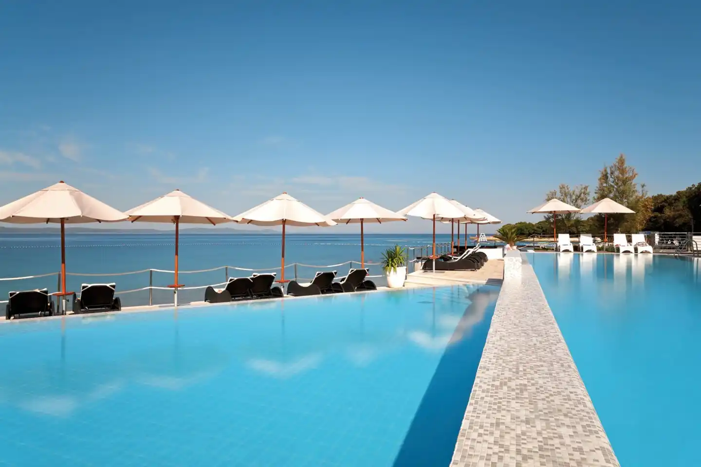 Sunnyside Apartments Petrcane Pool