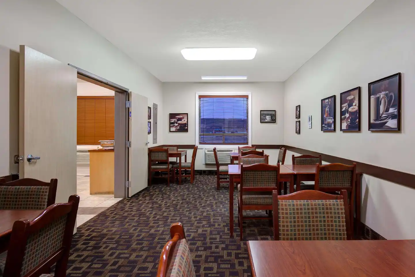 Days Inn by Wyndham Dawson Creek Bar