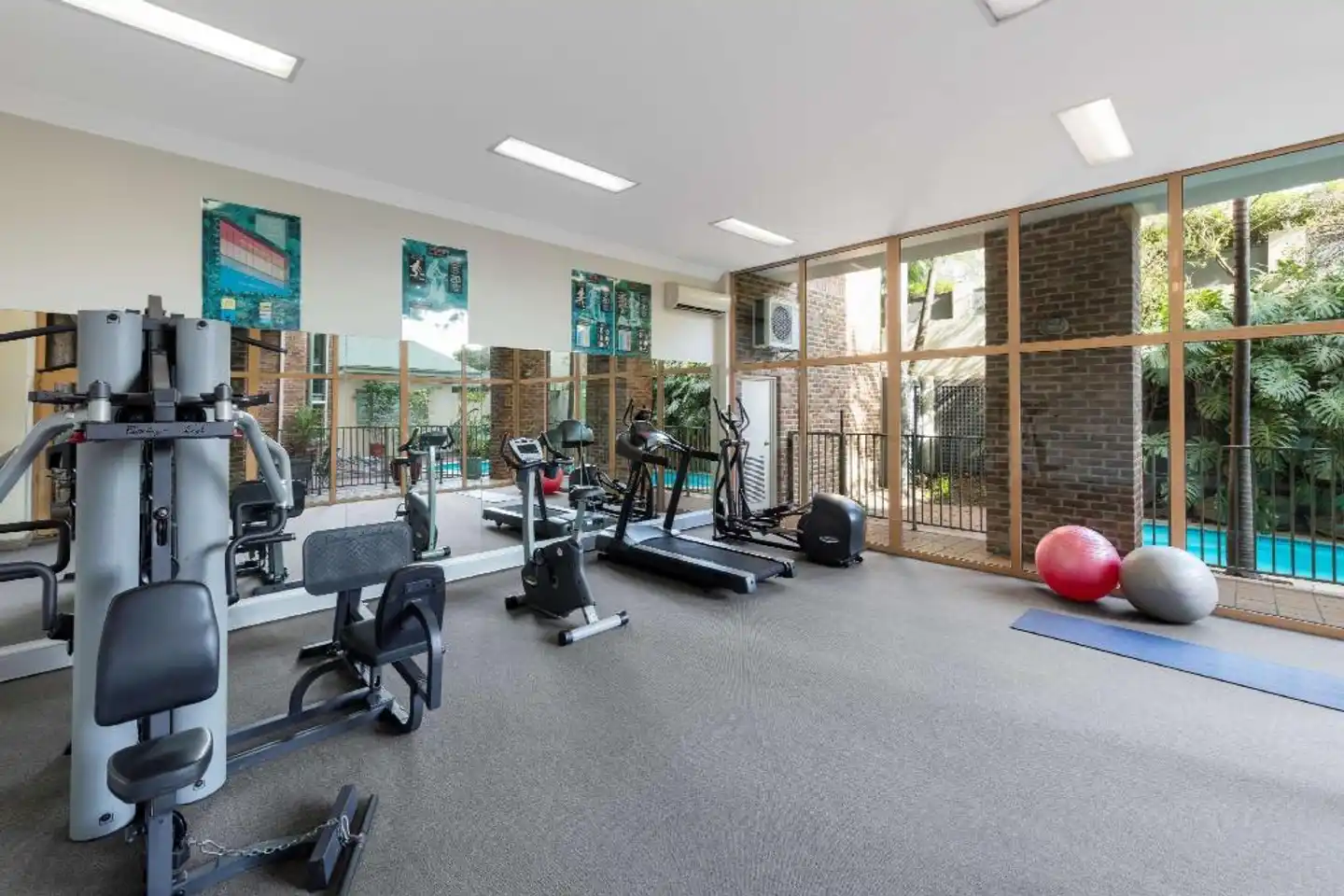 Pennant Hills Waldorf Apartment Hotel Sport und Entertainment