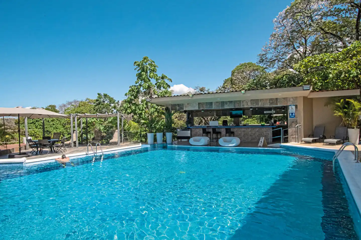 Shana by the Beach Manuel Antonio Pool