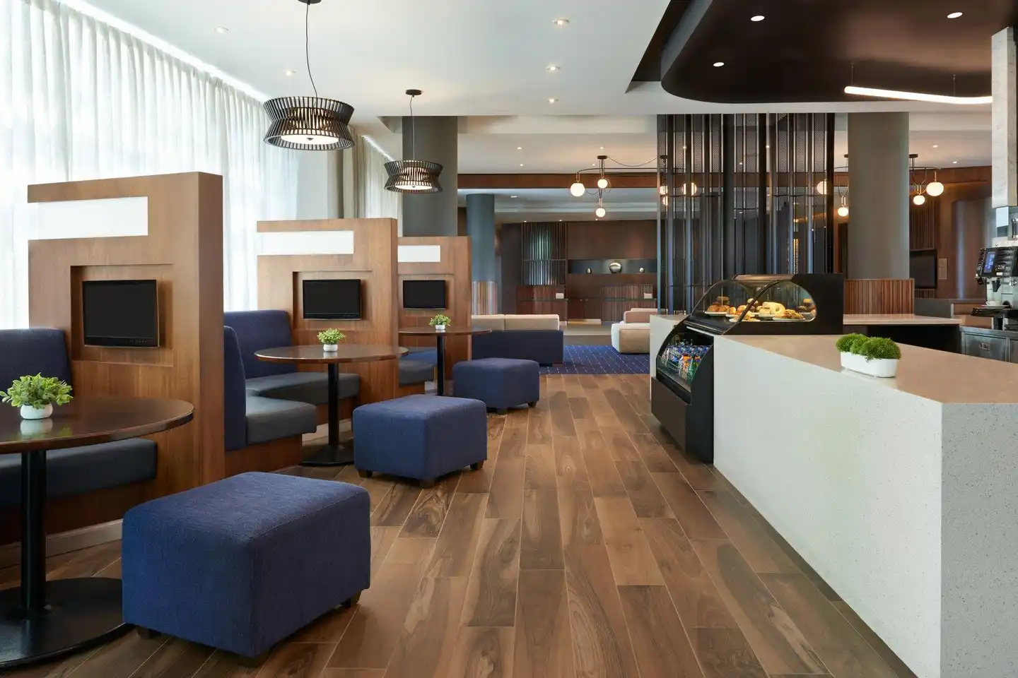 Courtyard by Marriott Calgary Airport Bar