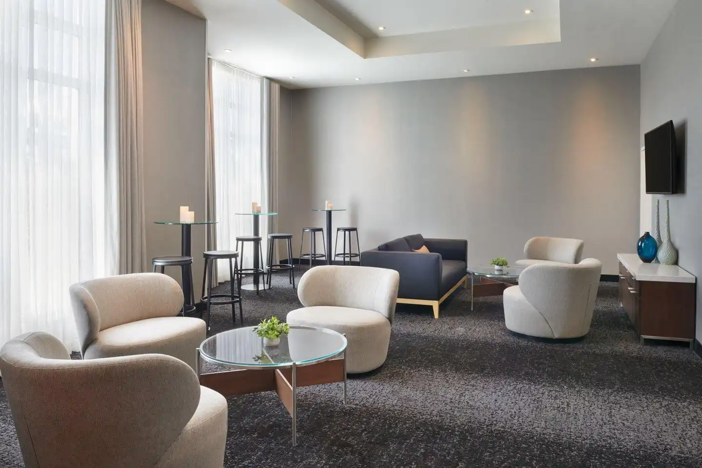 Courtyard by Marriott Calgary Airport Lobby