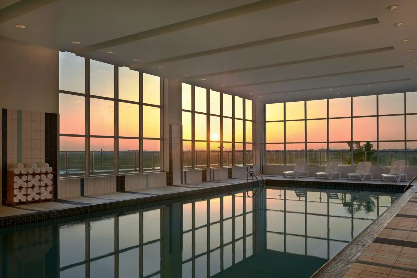 Courtyard by Marriott Calgary Airport Hallenbad