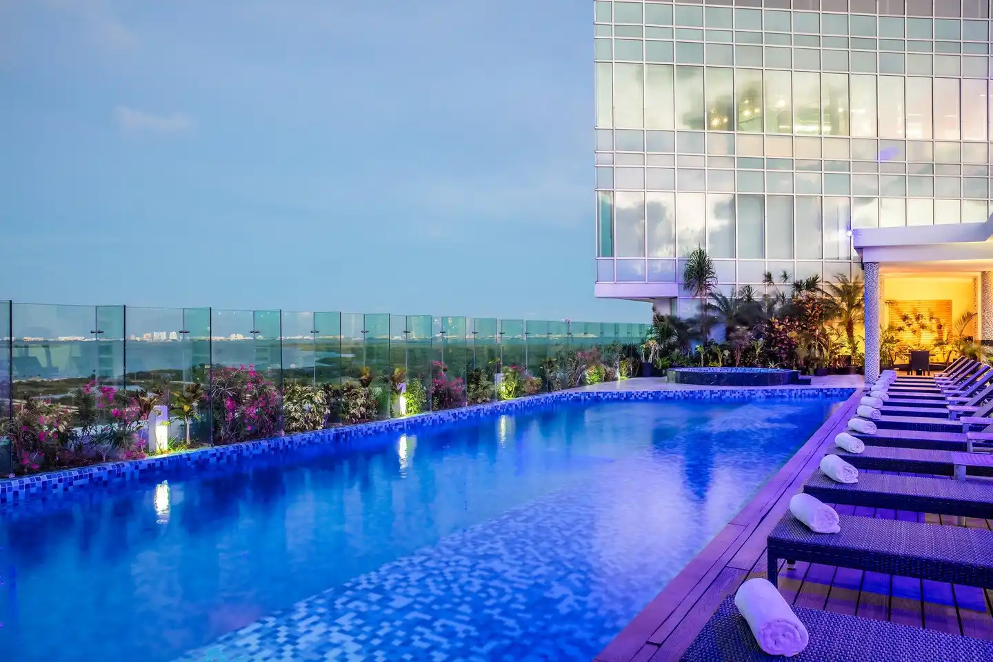 Fiesta Inn Cancun Las Americas Pool