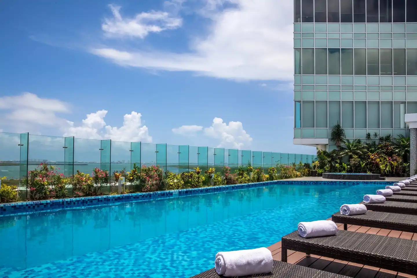 Fiesta Inn Cancun Las Americas Pool