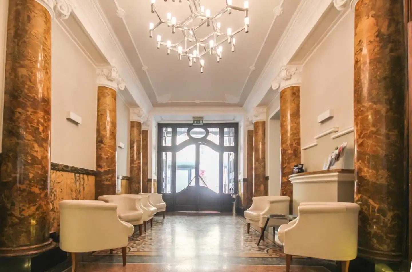 Green Class Hotel Astoria Lobby