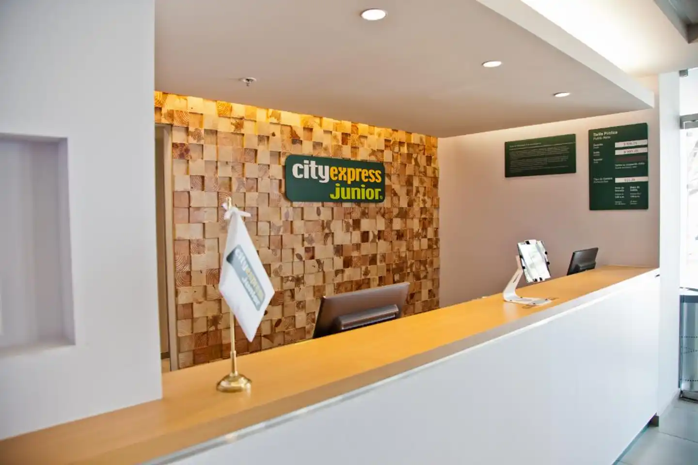 City Express Junior Cancún Lobby