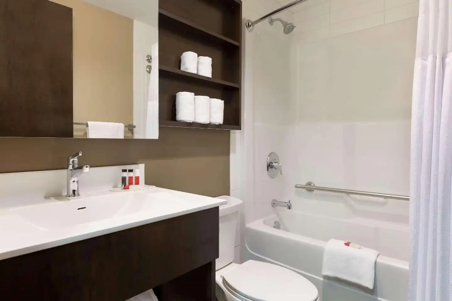 Microtel Inn & Suites by Wyndham Estevan Badezimmer