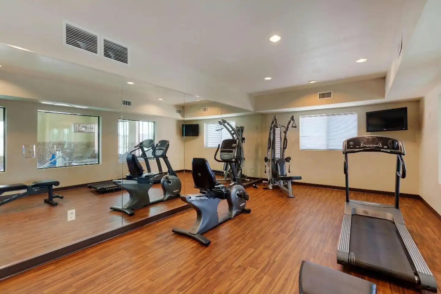 Comfort Inn & Suites Page Sport und Entertainment