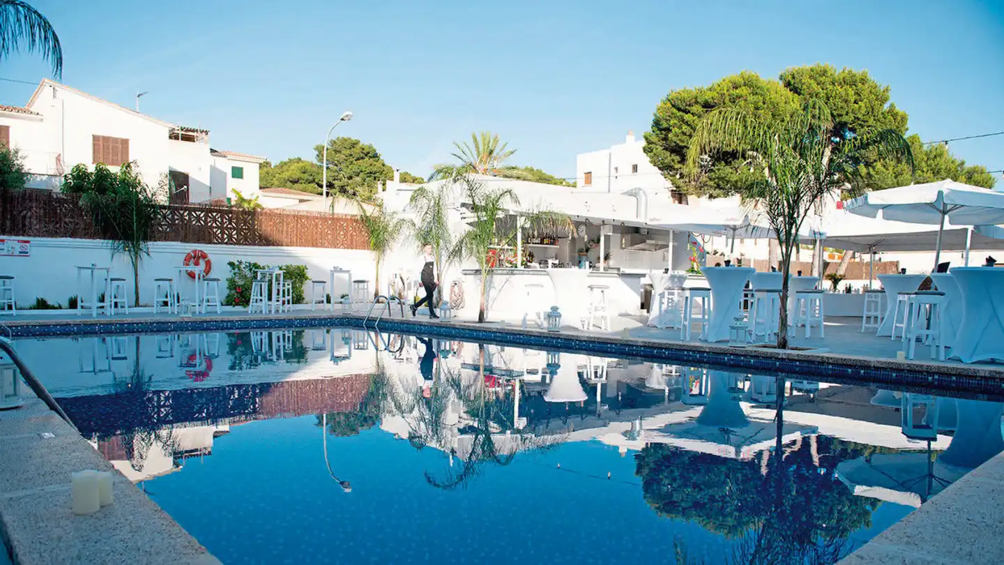 Chevy Hotel & Suites Pool