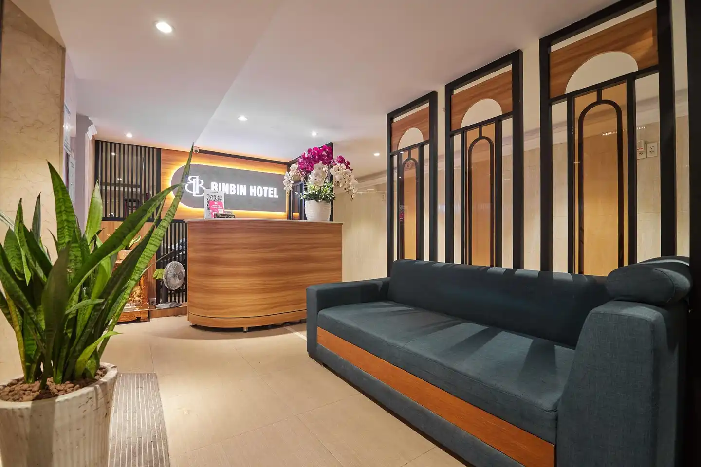 Bin Bin Hotel 2 - Near Him Lam D7 Lobby