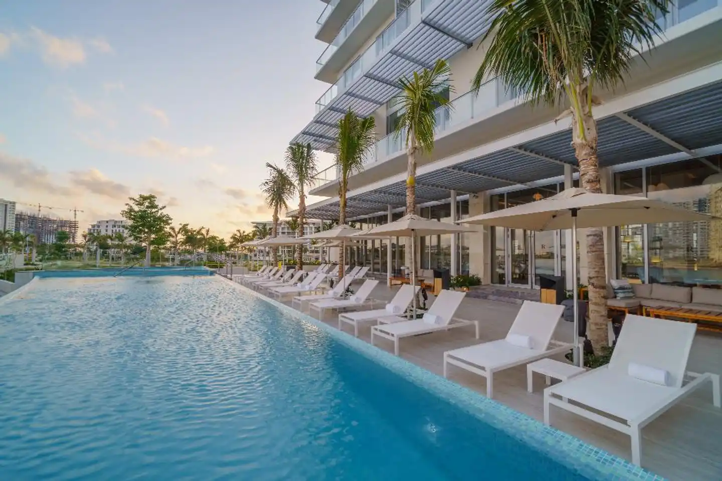 Renaissance Cancun Resort & Marina Pool