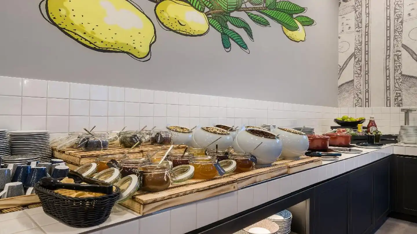 the niu Square Restaurant