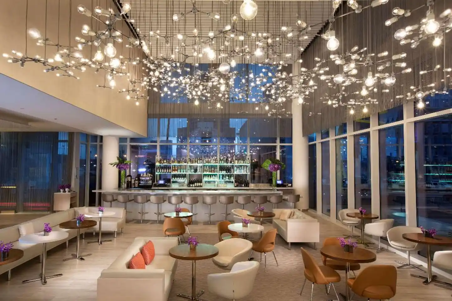 HALL Arts Hotel Bar