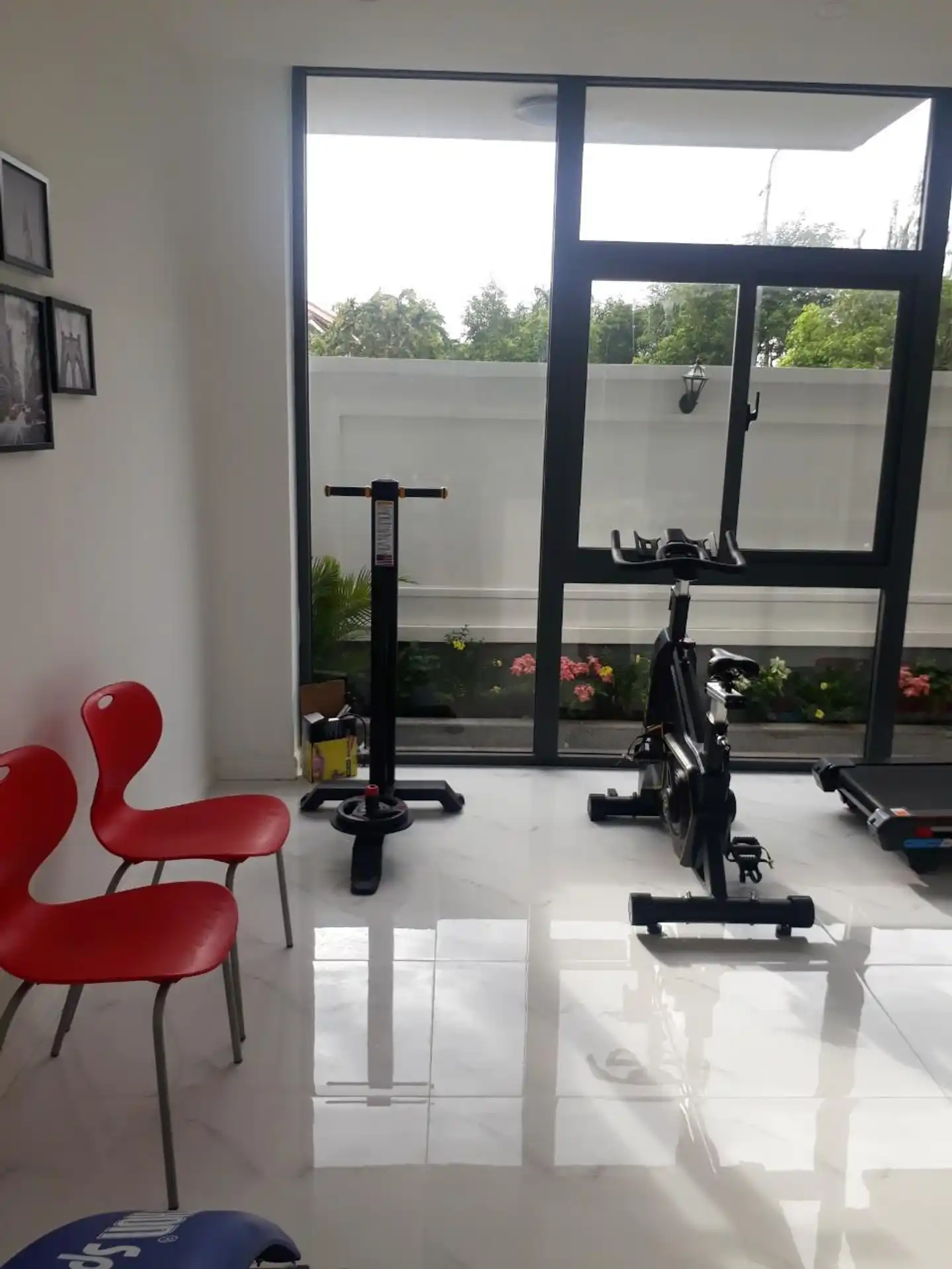 Melow Riverview Apartment Lobby