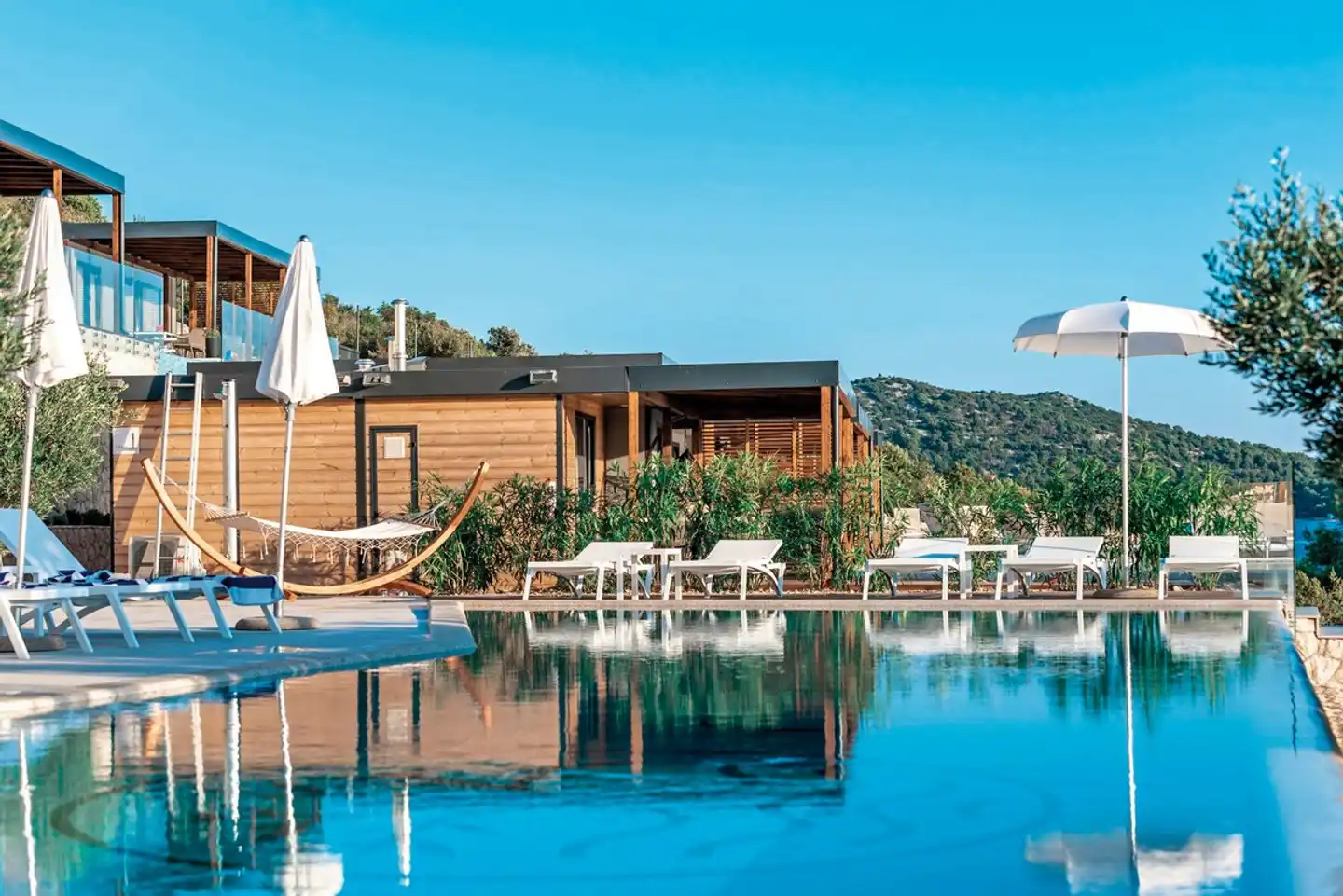 Olivia Green Camping Pool