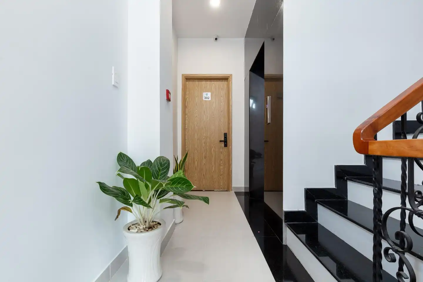 Cozrum Homes Ly Chinh Thang Lobby