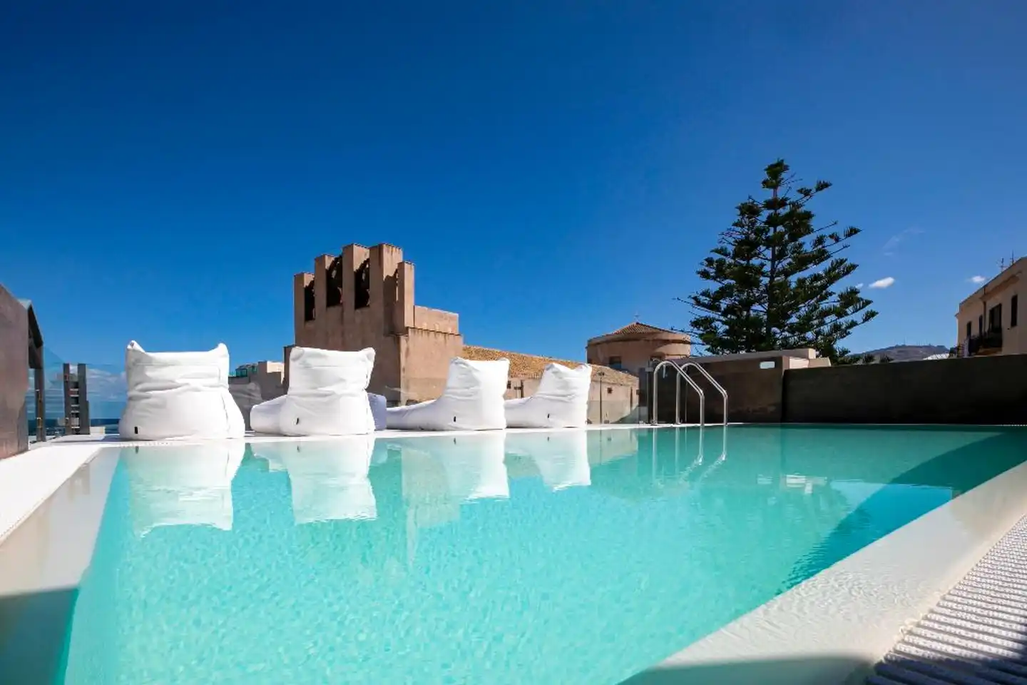 Azzoli Trapani - Apartments & Skypool Pool