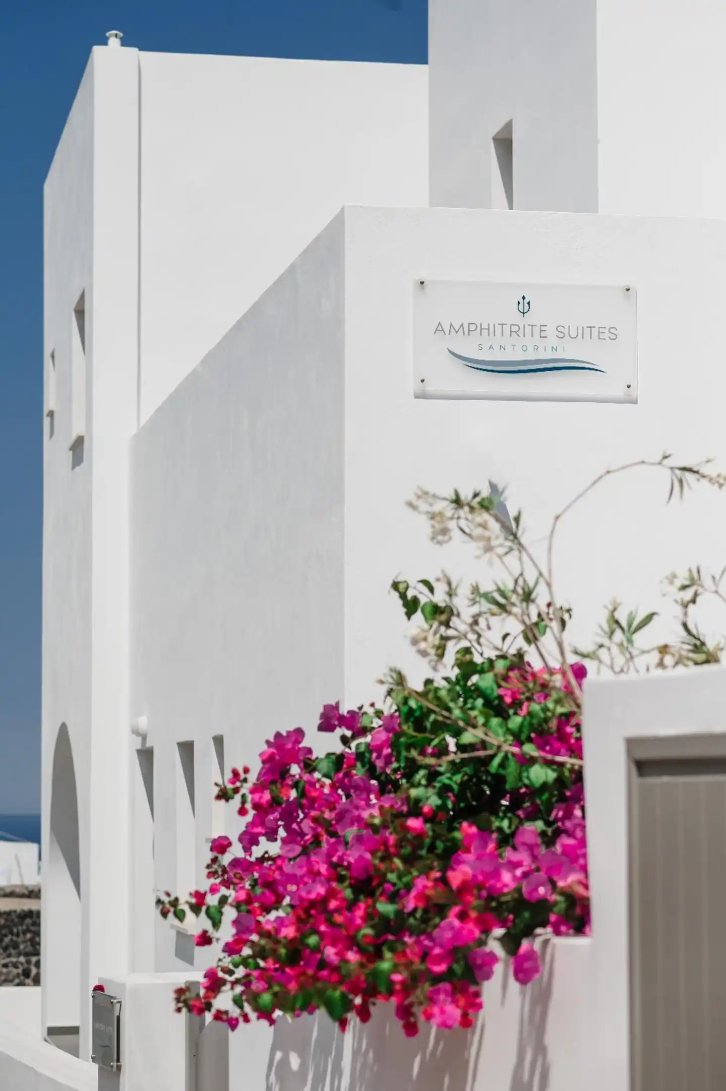 Amphitrite Suites Santorini Aussenansicht