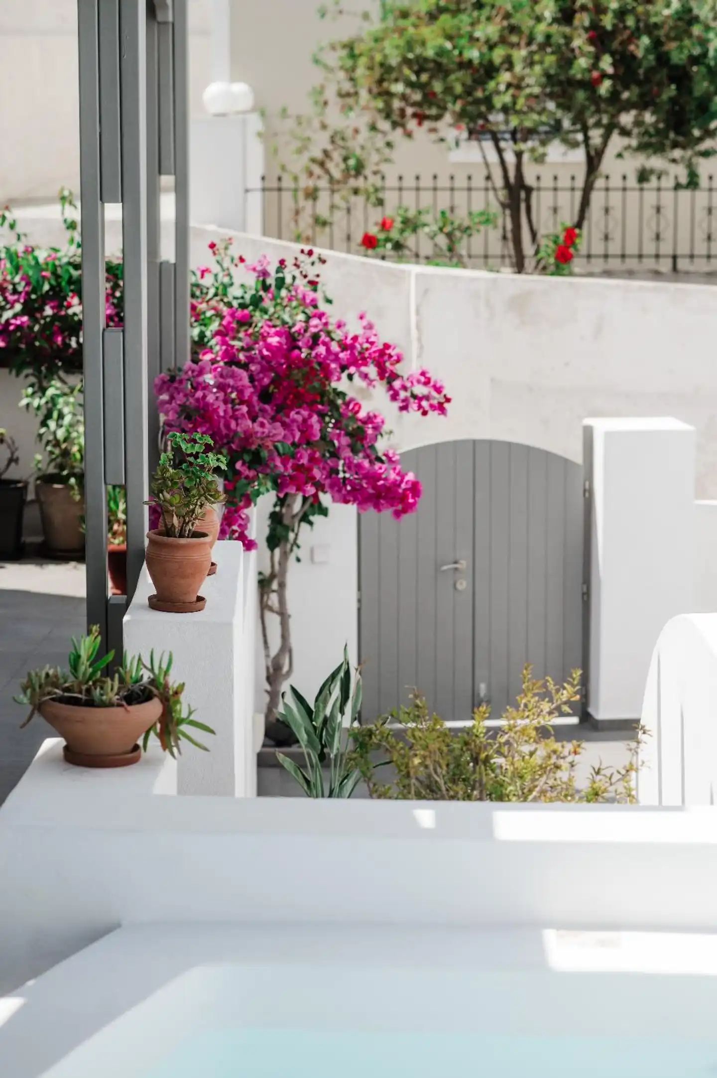 Amphitrite Suites Santorini Aussenansicht
