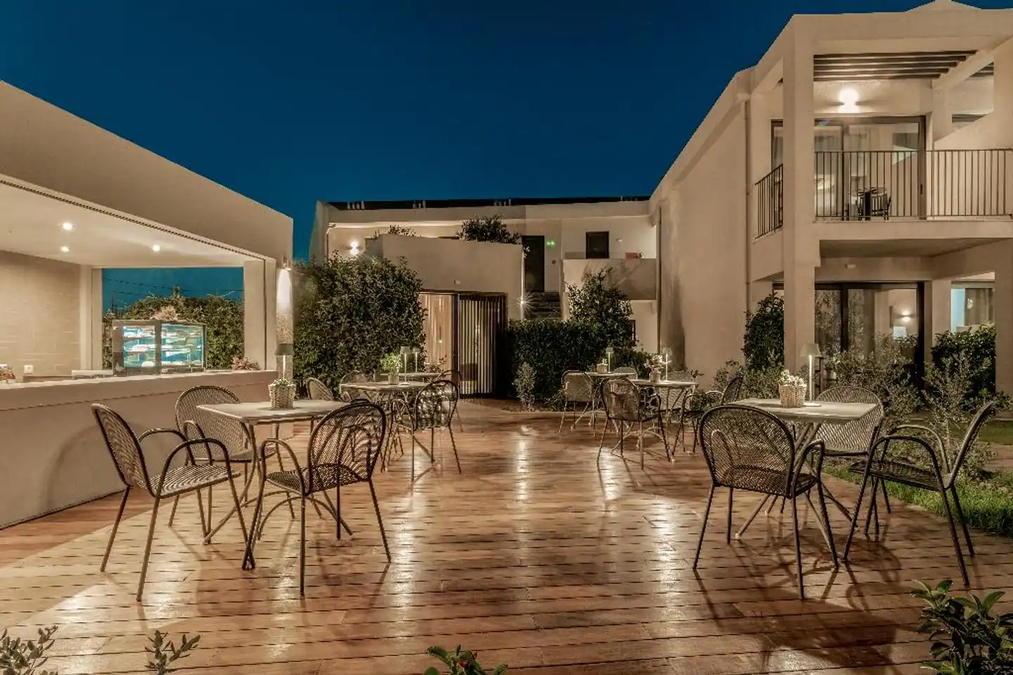 New Beach Hotel Terrasse