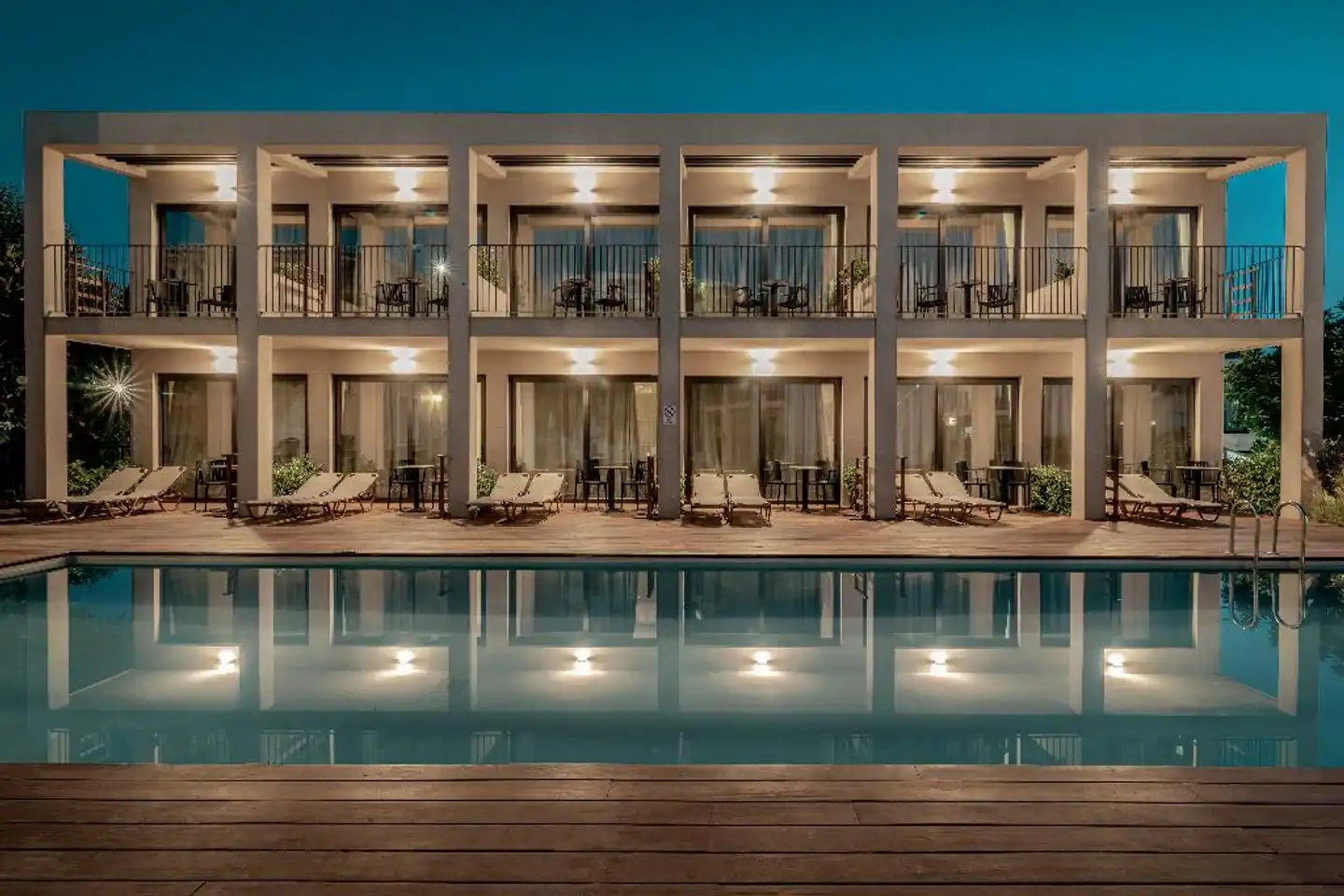 New Beach Hotel Hallenbad