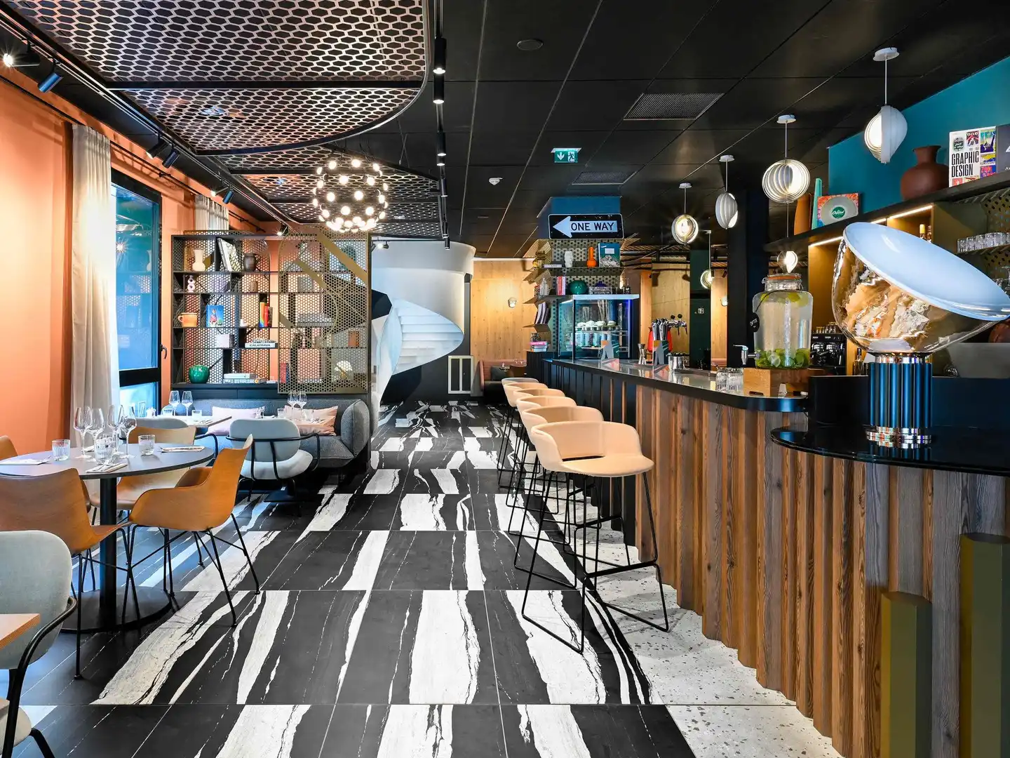 TRIBE Paris La Défense Esplanade Bar