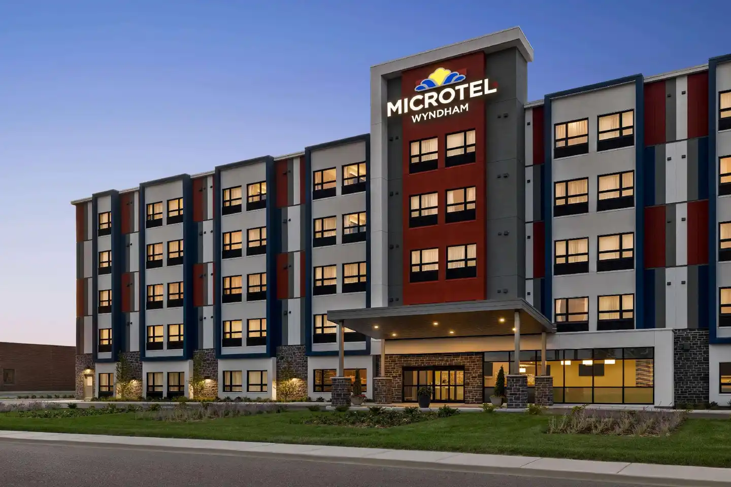 Microtel Inn & Suites Montreal Airport - Dorval QC Aussenansicht
