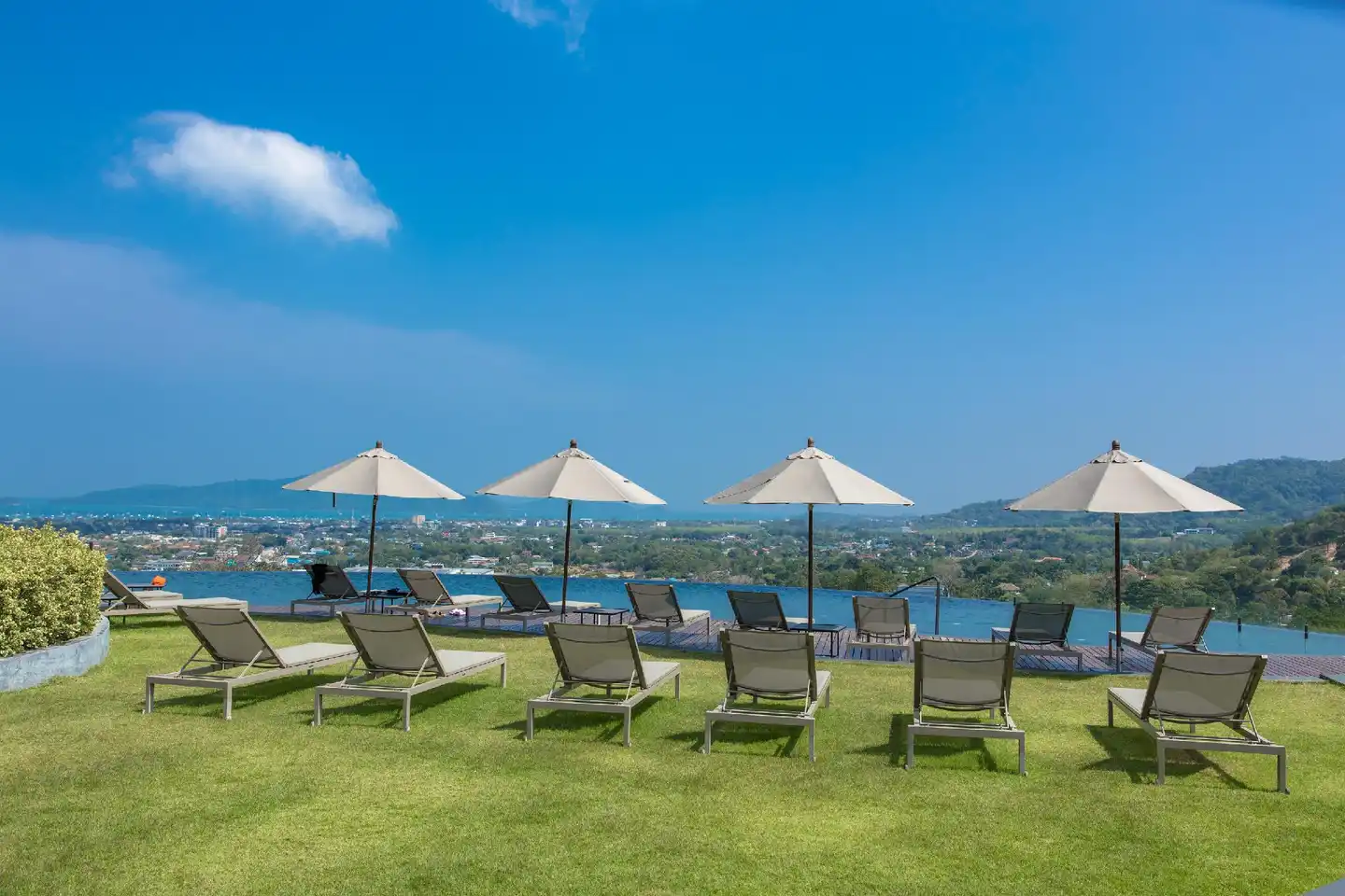 Noku Phuket Terrasse