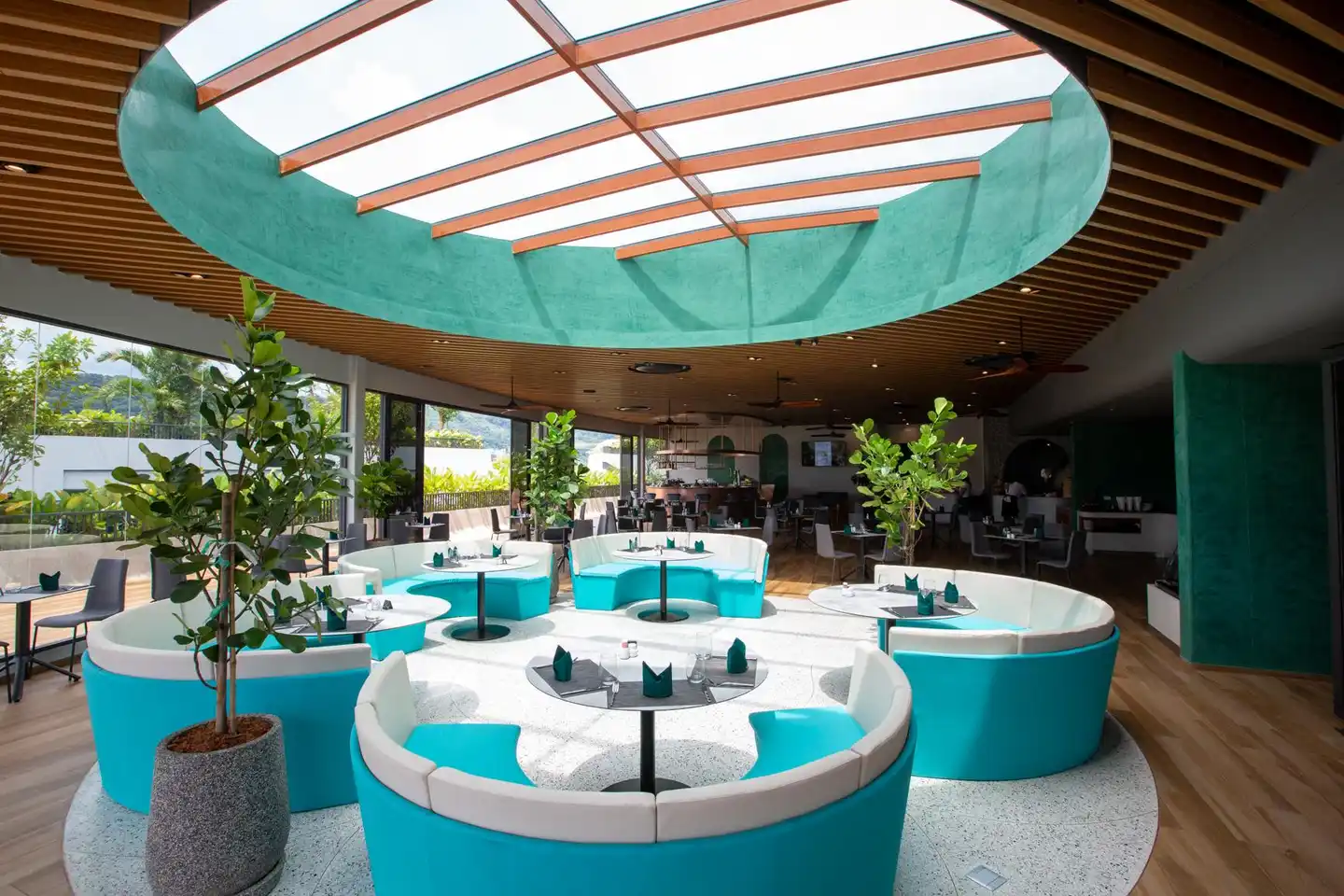 HOMA Phuket Town Hallenbad
