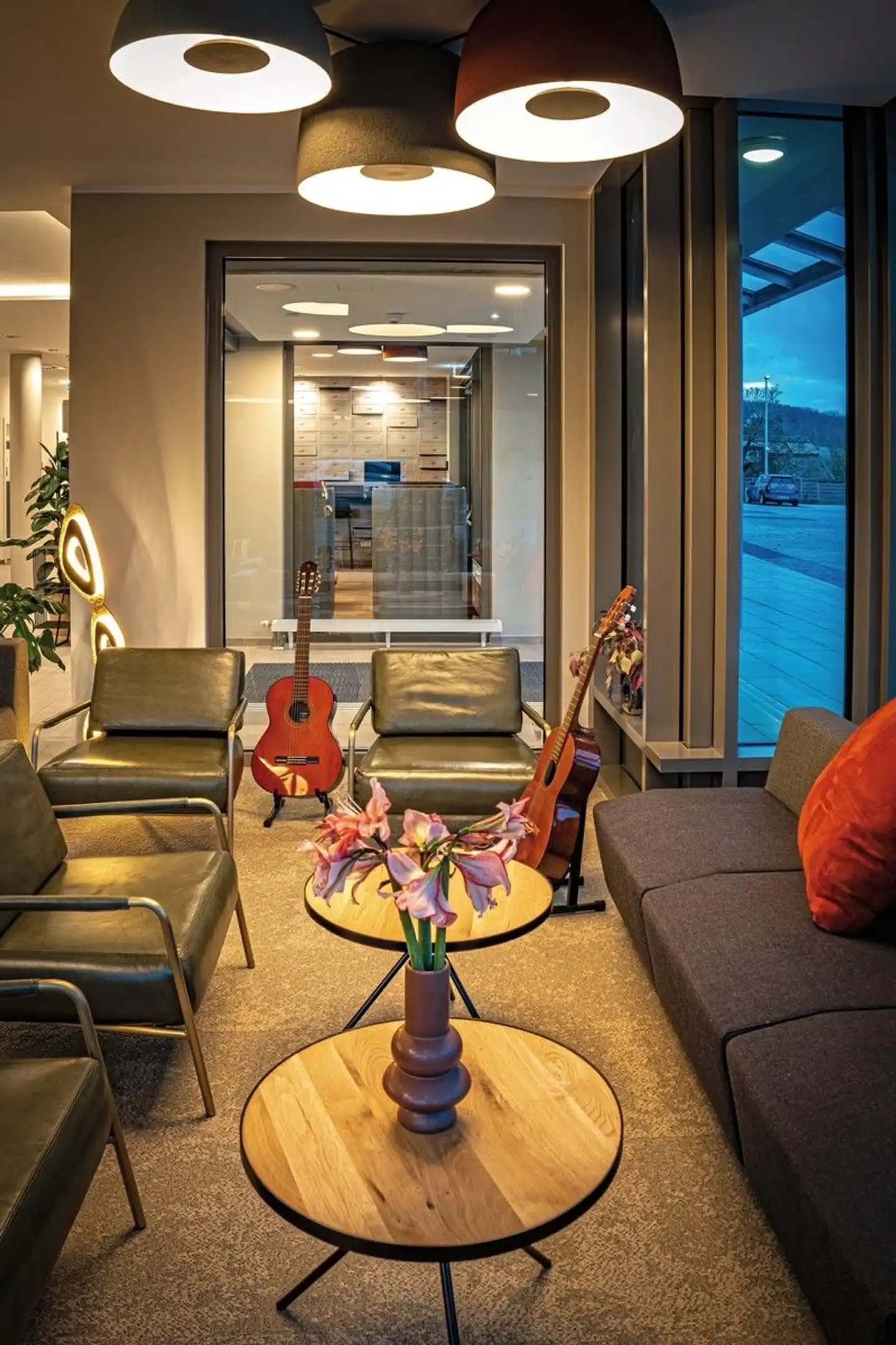 LOGINN Hotel Stuttgart Zuffenhausen Lobby