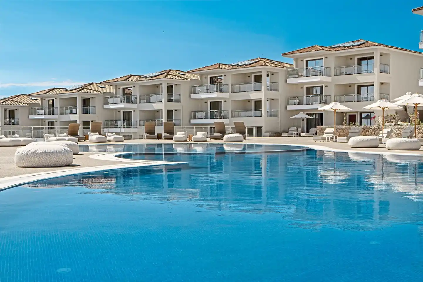 Ajul Luxury Hotel & Spa Resort Pool