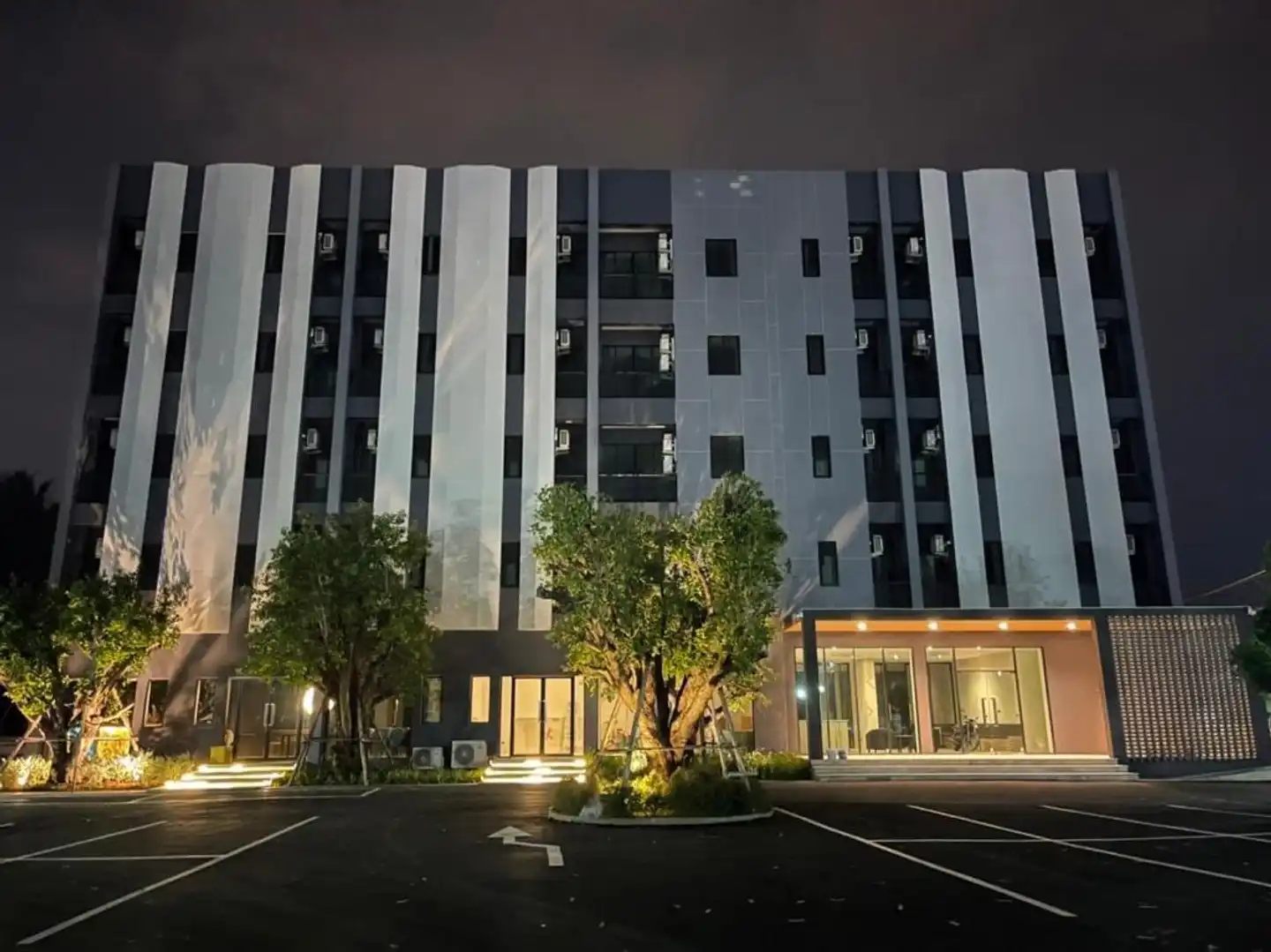 Double J Hotel Aussenansicht