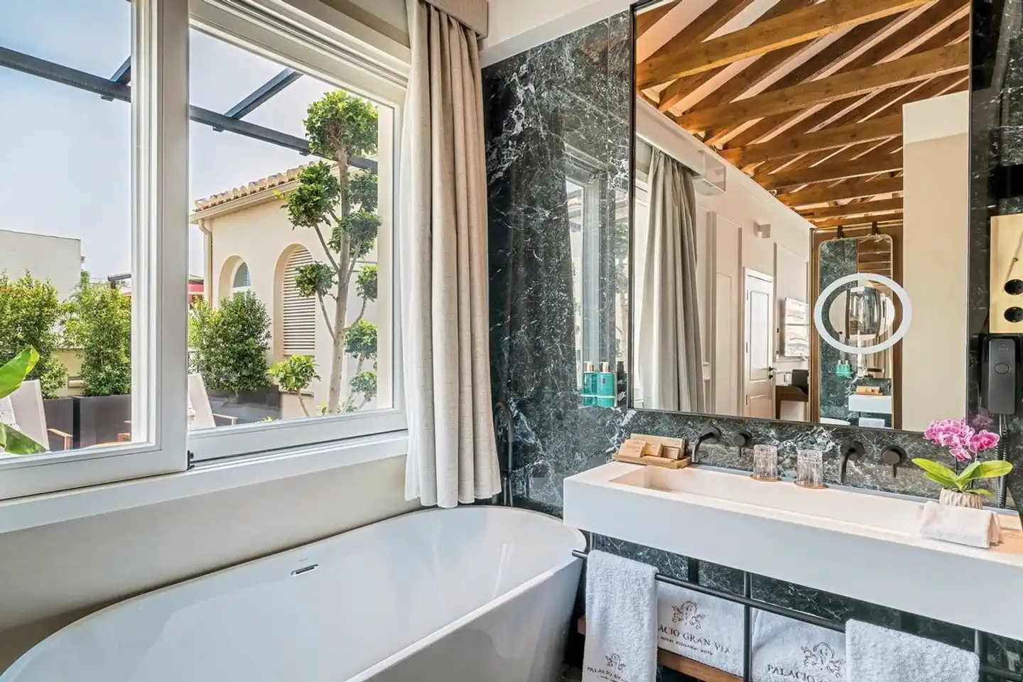 Palacio Gran Via, a Royal Hideaway Hotel Badezimmer