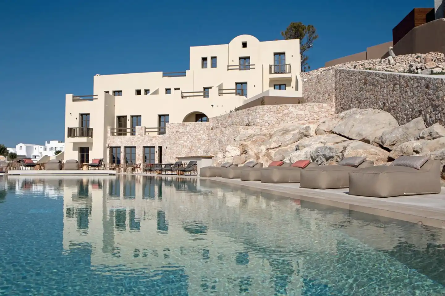 Elessa Hotel Pool