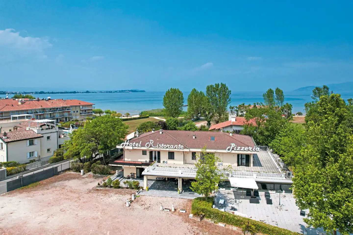 A.G. Holiday Hotel Aussenansicht