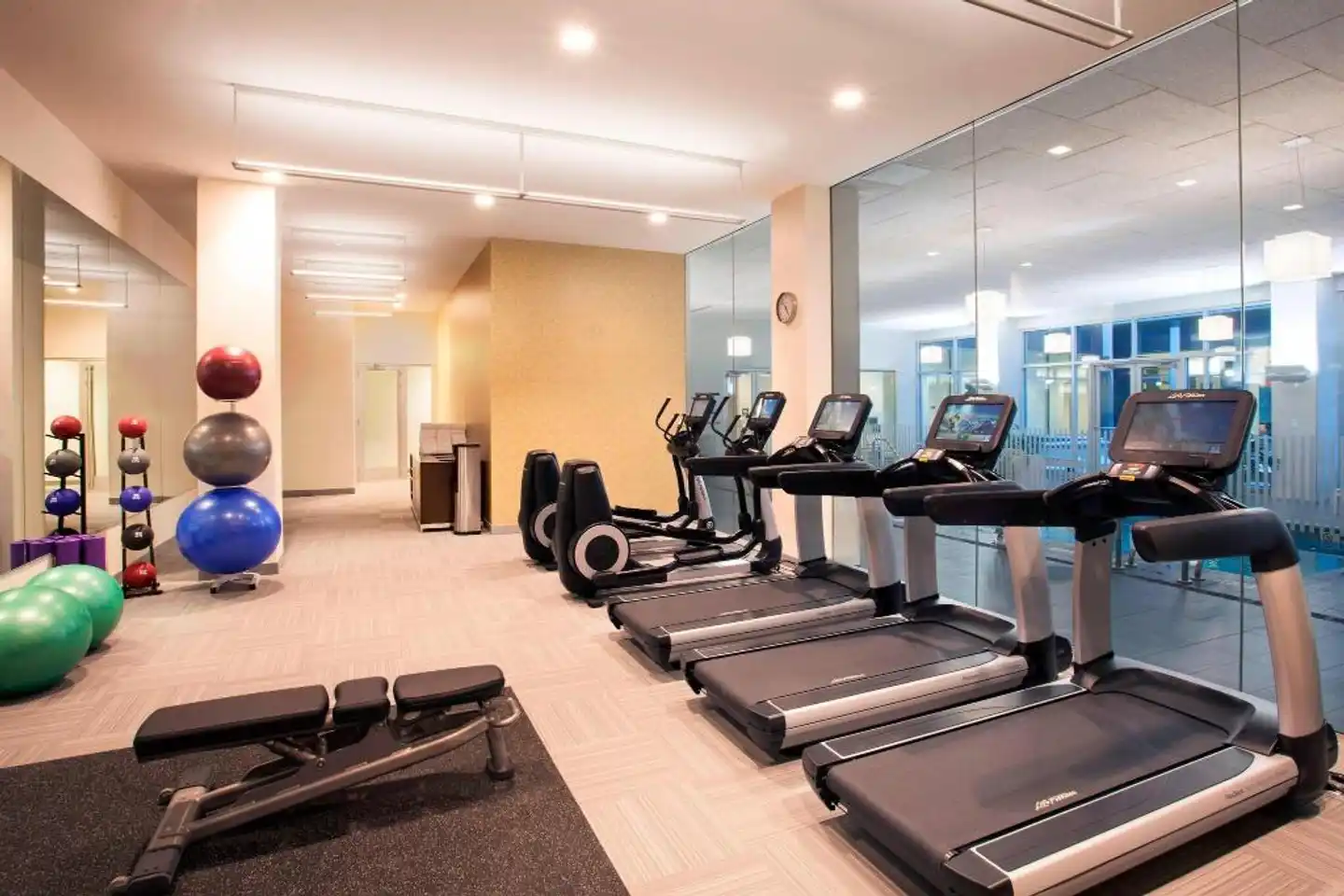 Element by Westin Boston Seaport District Sport und Entertainment