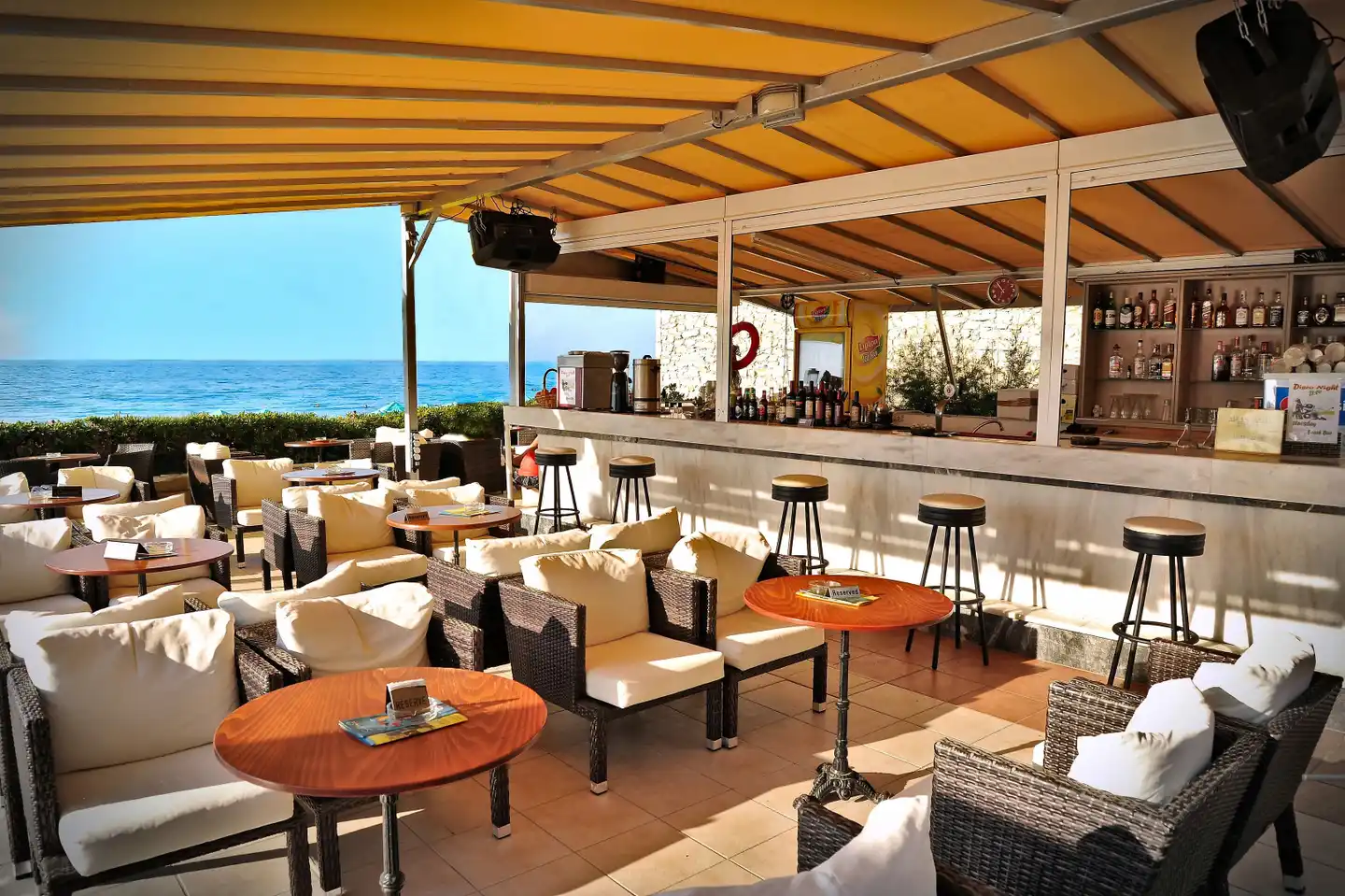 Maravel Land Bar