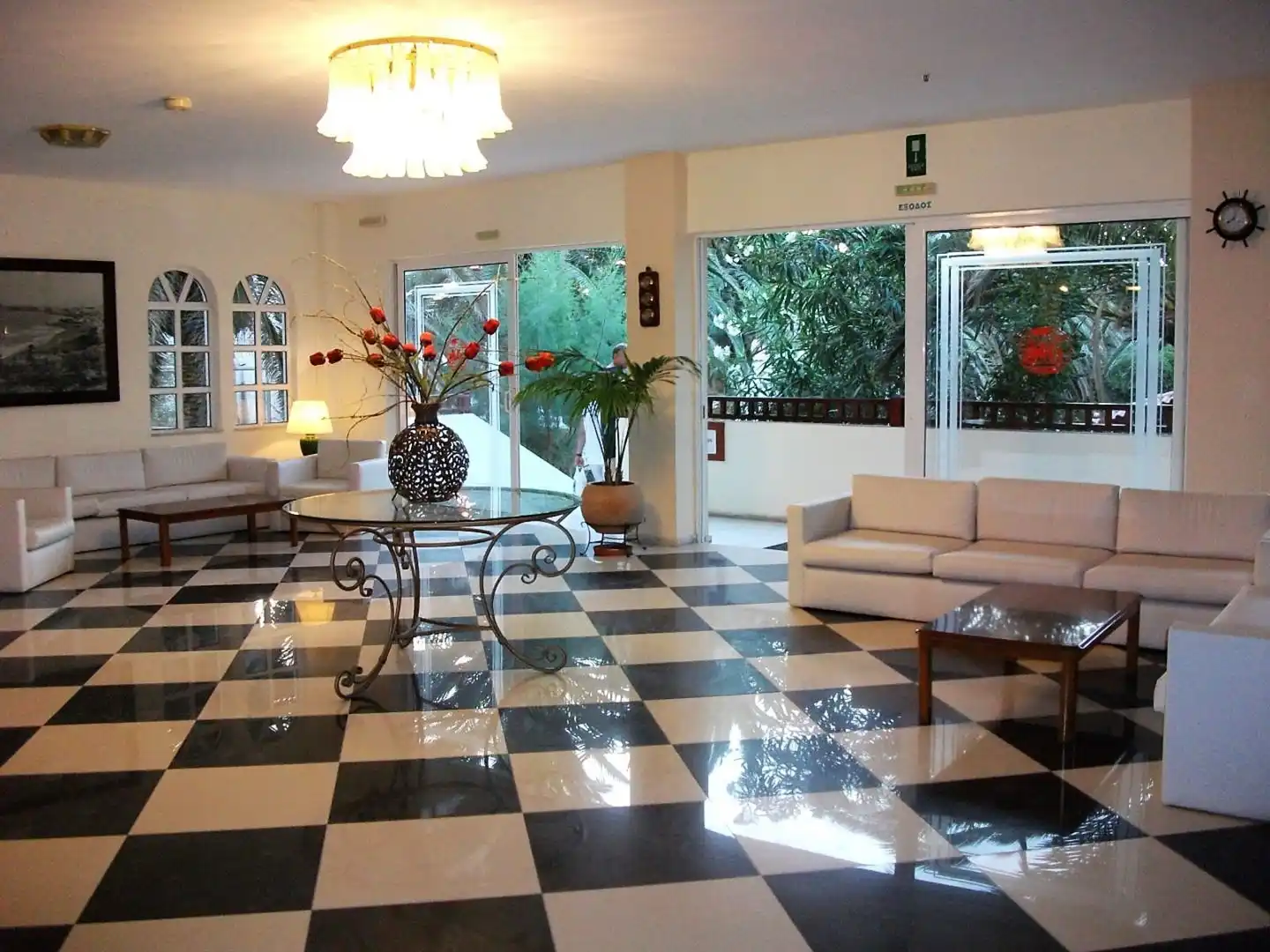 Maravel Land Lobby