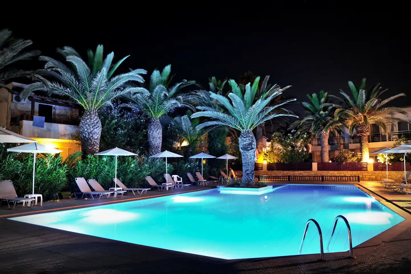 Maravel Land Pool