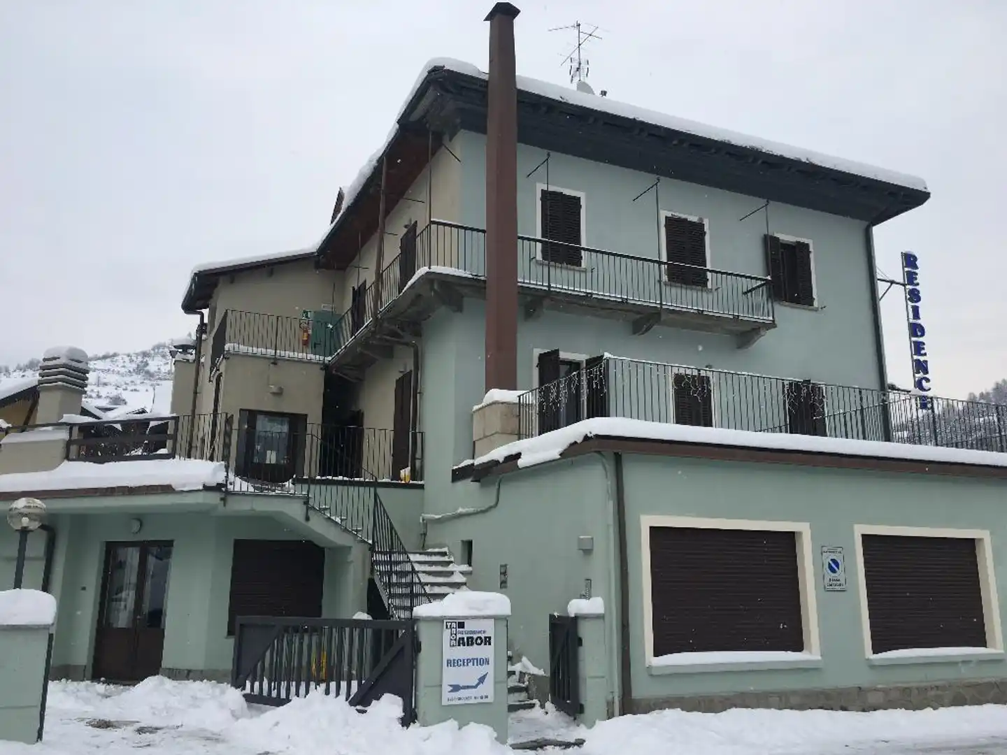Frejus Case Vacanza - Residence Tabor Aussenansicht
