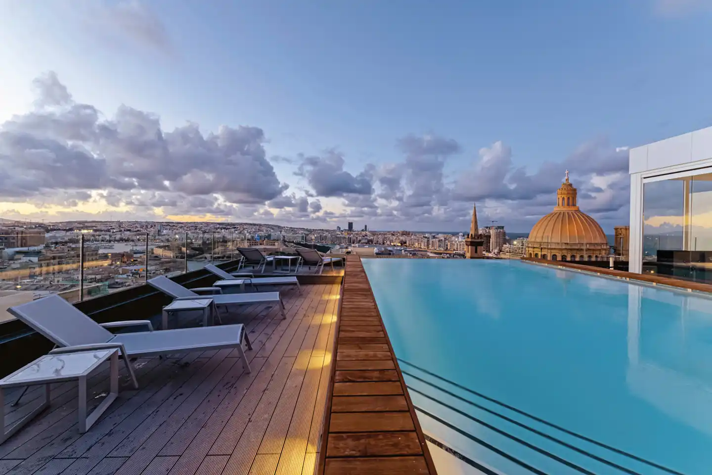 The Embassy Valletta Hotel Terrasse