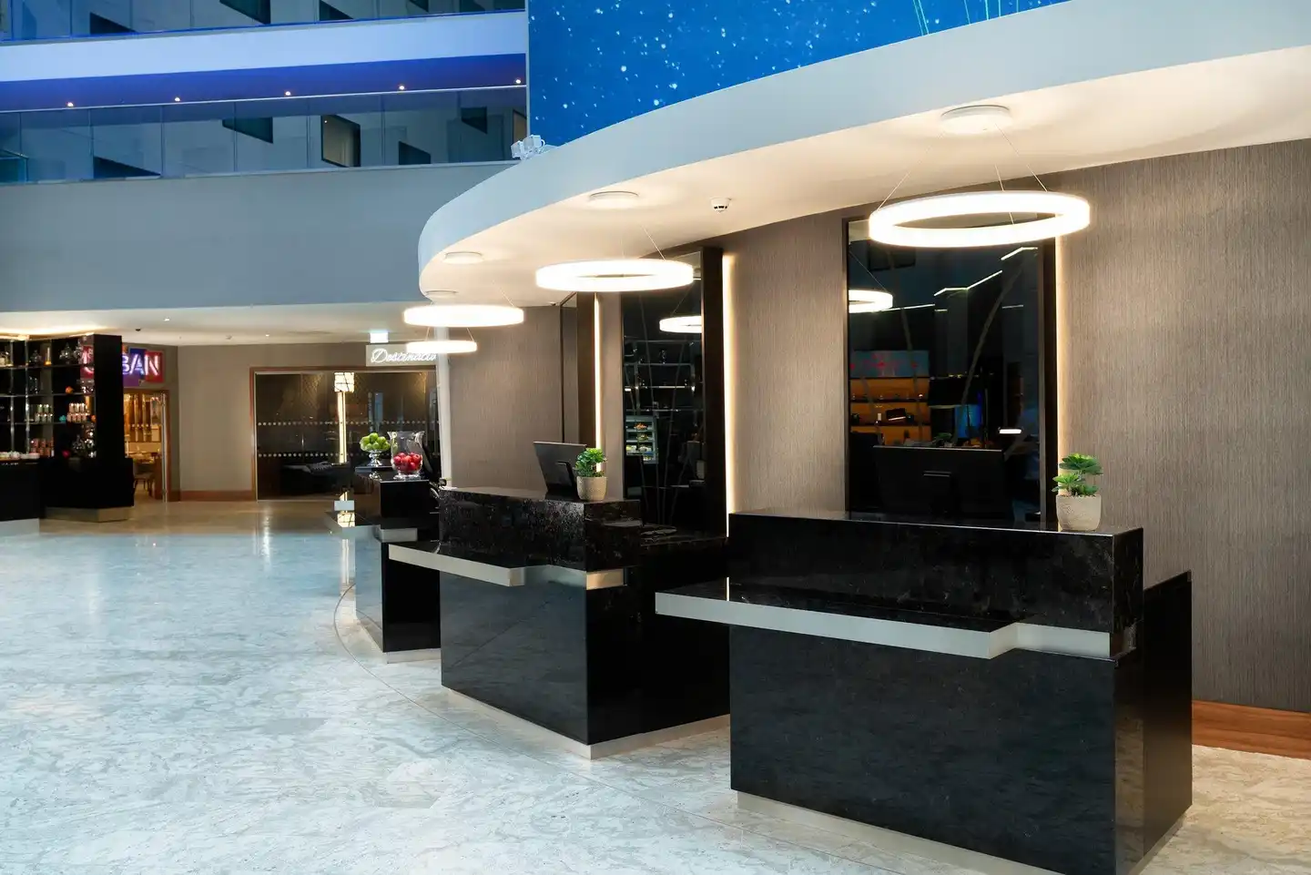 Crowne Plaza London Heathrow T4 Lobby