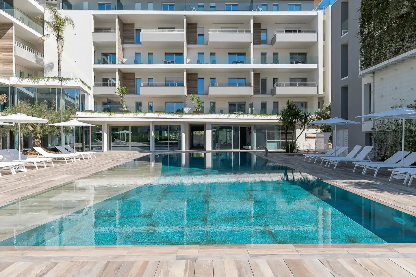 YOUMAMI Suite Hotel Pool