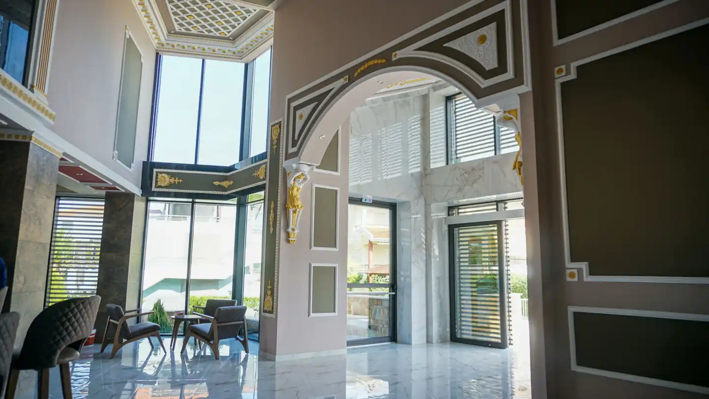 Agnes Deluxe Hotel Lobby