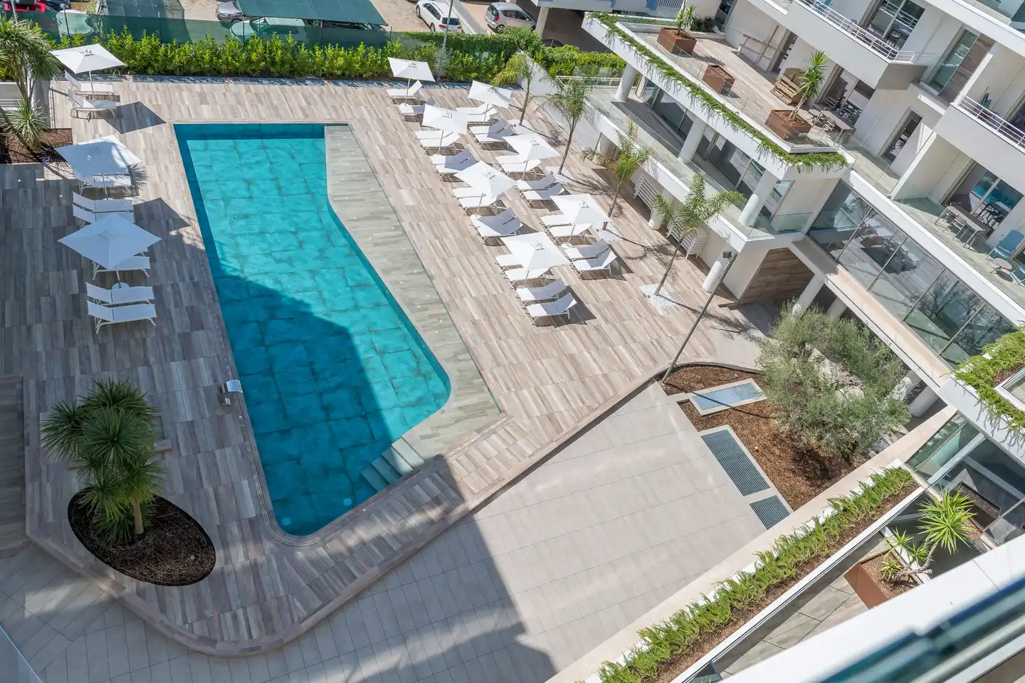 YOUMAMI Suite Hotel Pool