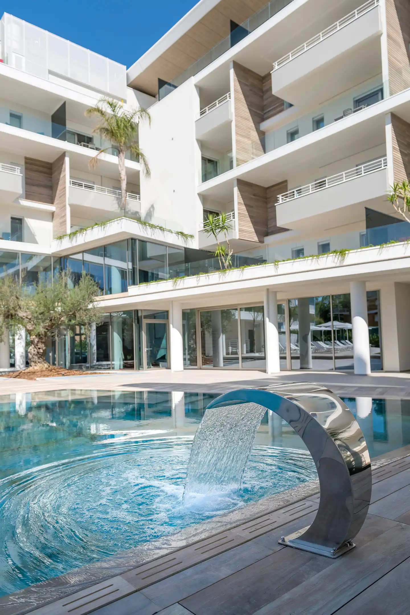 YOUMAMI Suite Hotel Pool