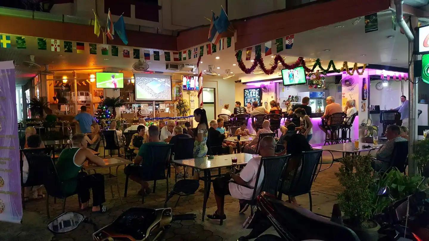 Oasis Hostel and Bar Restaurant