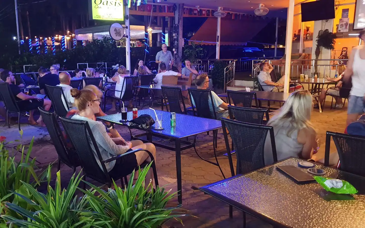 Oasis Hostel and Bar Personen