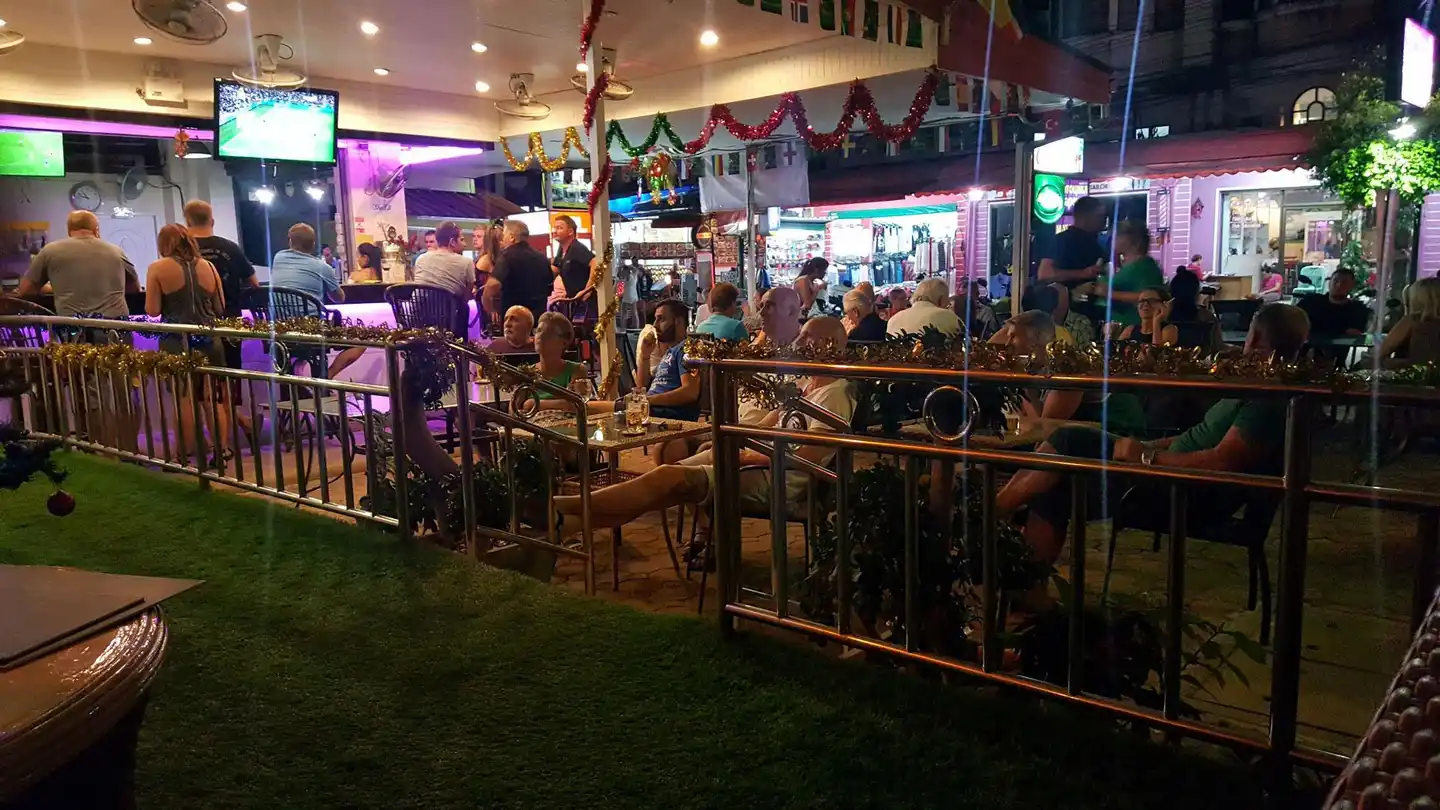 Oasis Hostel and Bar Bar